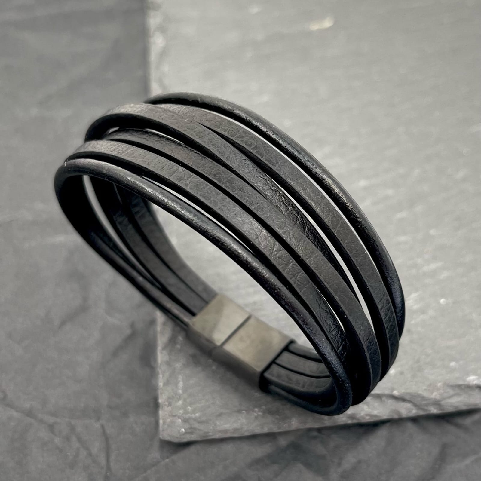 Bracciale in Pelle Multifilo 1 Bracciale in Pelle Multifilo 1